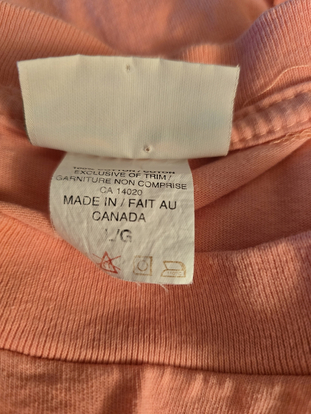 90's Vintage The Shirt Company Coral Short Sleeve Embroidered Banff, Canada Tee - Picture 6 of 6